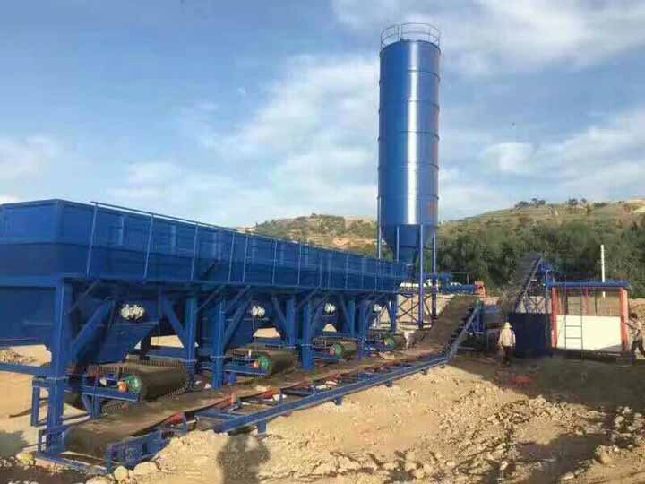 穩(wěn)定土拌合站施工現(xiàn)場(chǎng)圖8 穩(wěn)定土拌合站施工現(xiàn)場(chǎng)圖8