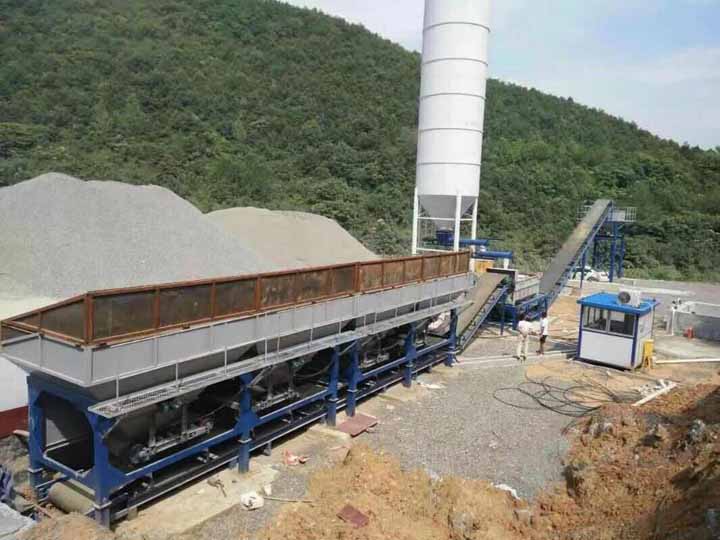 穩(wěn)定土拌合站施工現(xiàn)場(chǎng)圖9 穩(wěn)定土拌合站施工現(xiàn)場(chǎng)圖9